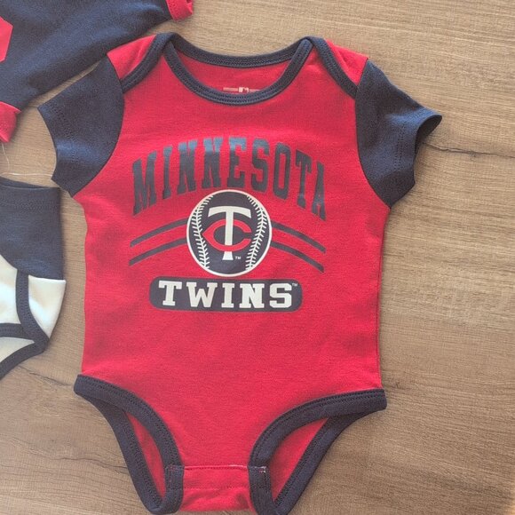 3 Piece Set Of Minnesota Twins Baseball Size 0-3m Newborn MN - Picture 3 of 6
